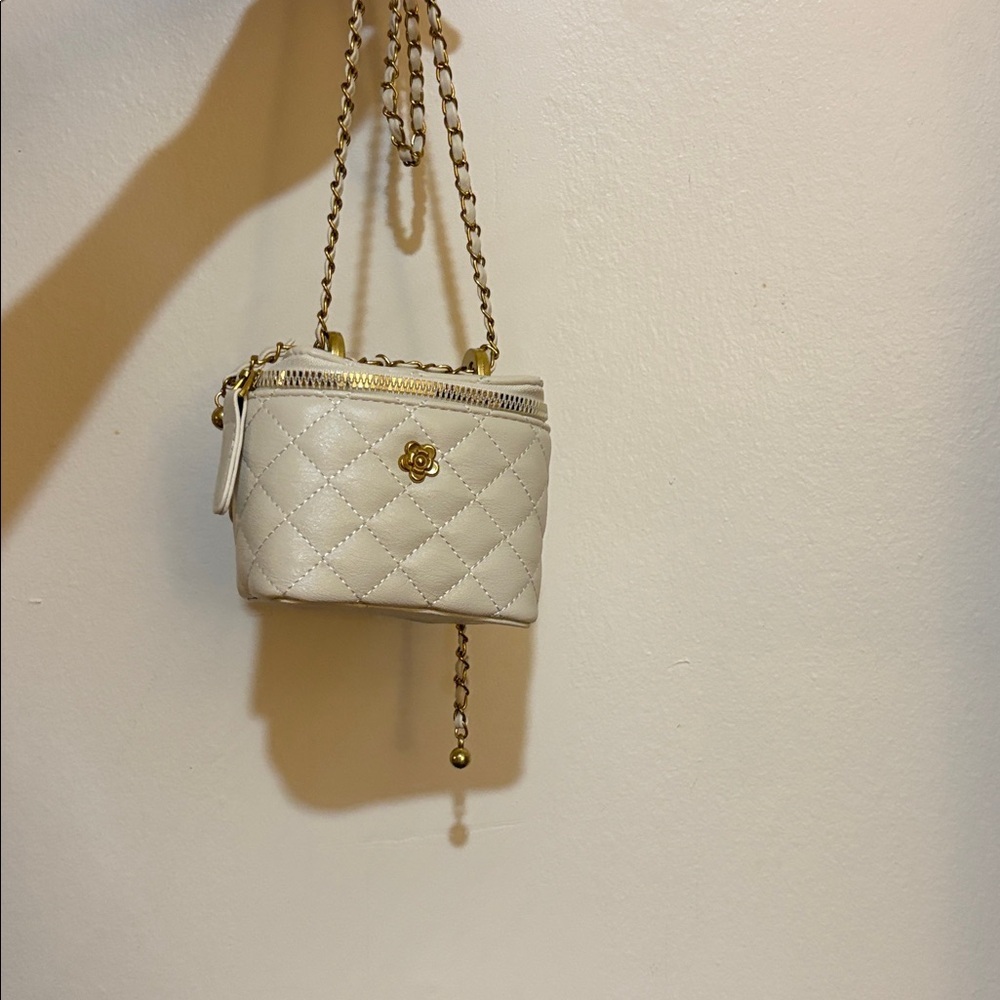 New Cream Quilted Chain mini Bag 4.5" x 4" - Picture 2 of 10